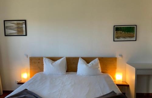 Montalegre Bed & Breakfast | Stunning Oceanfront Retreat at Oficina Do Joe Guesthouse