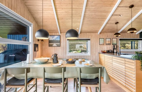 Floutrup House | Oceanfront Oasis: Relaxing Stay at Ofrath, Near Inlet