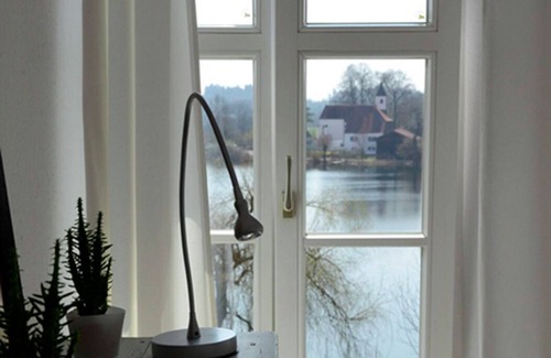 Seeon-Seebruck Apartment | Discover OG, Haus am Weinberg: Pet-Friendly Lake Getaway