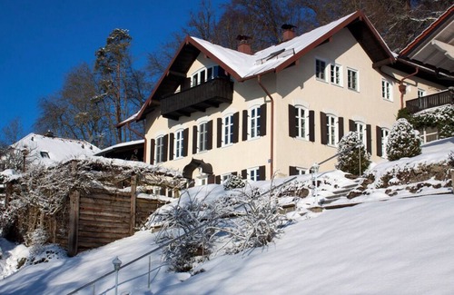 Seeon-Seebruck Apartment | Discover OG, Haus am Weinberg: Pet-Friendly Lake Getaway