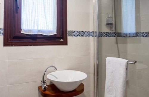 Elantxobe Apartment | Family-Friendly Ogoñope Flat in Elantxobe Awaits You