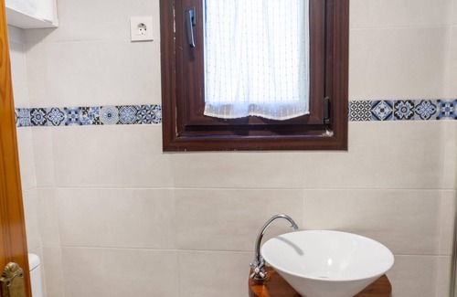 Elantxobe Apartment | Family-Friendly Ogoñope Flat in Elantxobe Awaits You