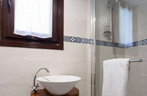 Elantxobe Apartment | Family-Friendly Ogoñope Flat in Elantxobe Awaits You