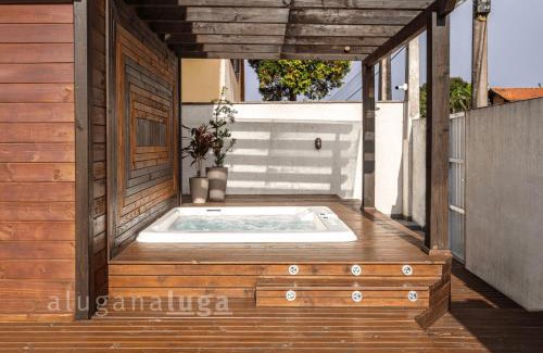 Vila Nova House | Ogram Houses: Cozy Retreat with Hot Tub Near the Beach