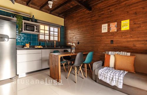 Vila Nova House | Ogram Houses: Cozy Retreat with Hot Tub Near the Beach