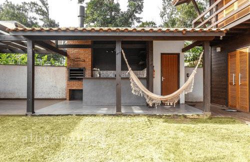 Vila Nova House | Ogram Houses: Cozy Retreat with Hot Tub Near the Beach