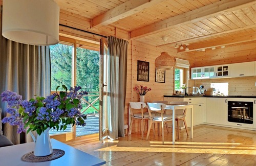 Janowice Wielkie House | Ogrod Weigla: Peaceful Retreat with Family-Friendly Amenities