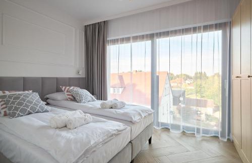 Polanica-Zdroj Apartment | Discover Ogrody Pieniawskie: 4-Star Retreat with Breakfast