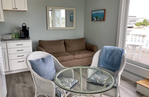 Ogunquit Condo | Ogunquit Oceanfront Retreat with Deck, Steps to Beach