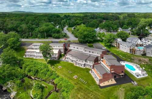 Ogunquit - Wells Hotel | Relax at Ogunquit River Inn & Suites with Pool Access