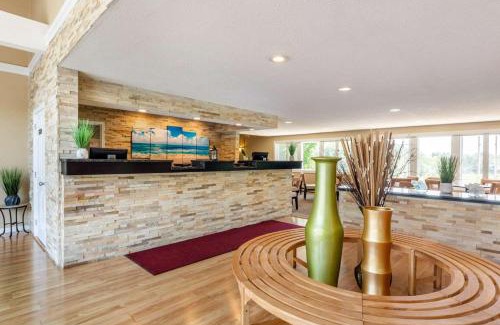Ogunquit - Wells Hotel | Relax at Ogunquit River Inn & Suites with Pool Access