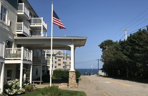 Ogunquit Condo | Oceanfront Oasis: Ogunquit's Shore Thing with Great Walk Score