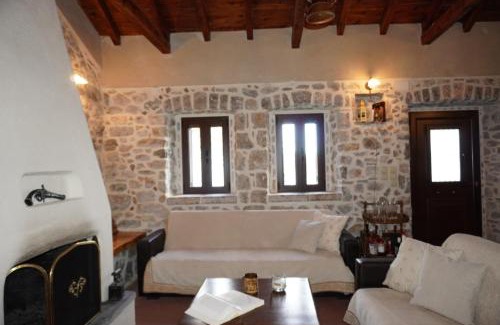 Koupia Apartment | Family-Friendly Stay at Ogustus Four Seasons Residence