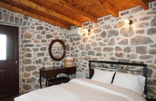 Koupia Apartment | Family-Friendly Stay at Ogustus Four Seasons Residence