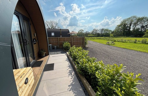 Denstone Cottage | Romantic Getaway at OH DEER with Hot Tub in Ashbourne