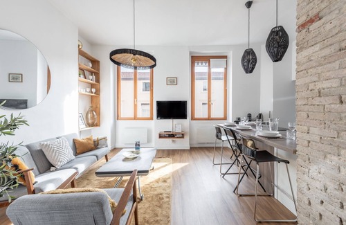 Moliere Vauban Apartment | Central Lyon Getaway: Family-Friendly Apartment with Spa