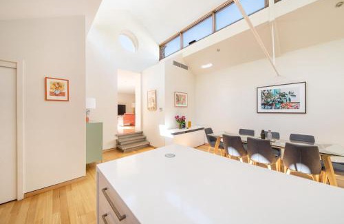 Collingwood Apartment | Discover Family-Friendly Comfort at Oh So Collingwood