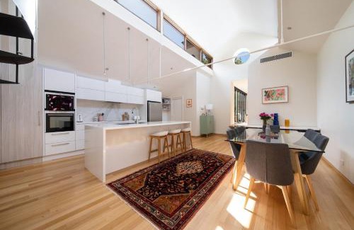 Collingwood Apartment | Discover Family-Friendly Comfort at Oh So Collingwood