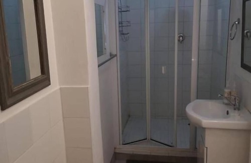 Kroonstad House | Cozy Stay at Oh So You Guesthouse with Pool & Breakfast