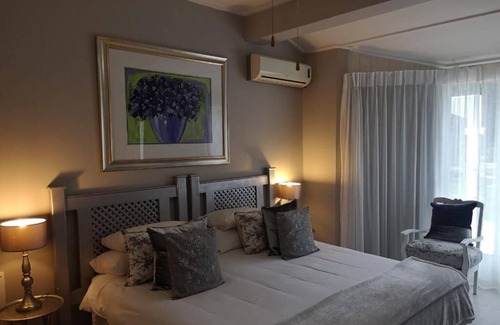 Kroonstad House | Cozy Stay at Oh So You Guesthouse with Pool & Breakfast