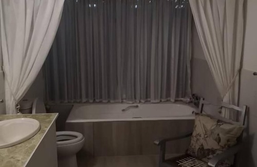 Kroonstad House | Cozy Stay at Oh So You Guesthouse with Pool & Breakfast