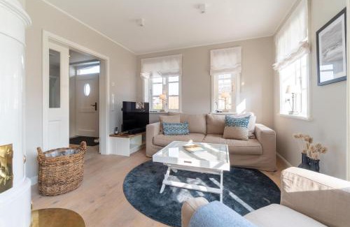 Utersum House | Ohana: Family-Friendly Retreat with Pet Amenities