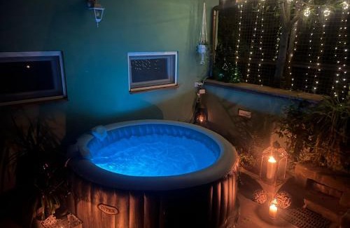 Isolotto Apartment | Guest Rated 10/10: Ohana Florence Suite with Spa Amenities