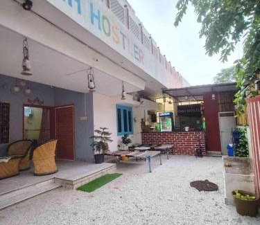 Bani Park Hotel | Discover Ohh Hostler: Family-Friendly 4-Star Retreat
