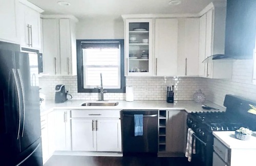 Detroit - Shoreway House | Cozy Ohio City Home with Breakfast and Pet-Friendly Perks