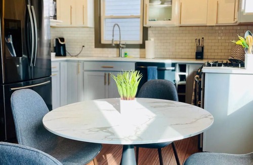 Detroit - Shoreway House | Cozy Ohio City Home with Breakfast and Pet-Friendly Perks