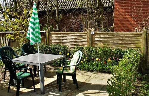 Wrixum Apartment | Discover Ohl Dörp 10: Family-Friendly Retreat in Wrixum