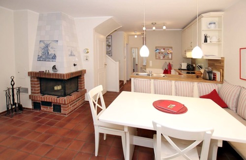 Wrixum Apartment | Inviting Ohl Dörp 22: Family-Friendly Stay in Wrixum