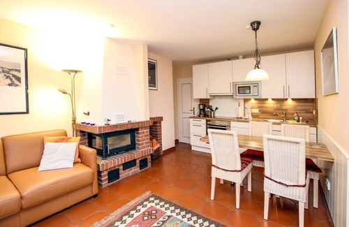 Wrixum Apartment | Cozy Ohl Dörp 22 Pastoratshof: Ocean View Retreat in Wrixum
