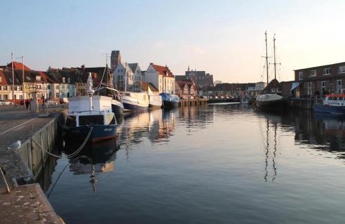 Wismar Hotel | Family-Friendly Ohlerich Speicher App_ 27 with High Ratings