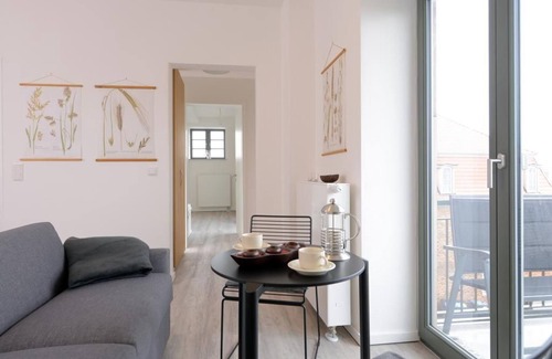 Wismar Apartment | Ohlerich Speicher App. 12: Top-Rated Stay with Spa Access