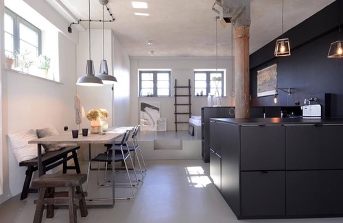 Wismar Apartment | Ohlerich Speicher App. 17: Pet-Friendly Comfort Awaits