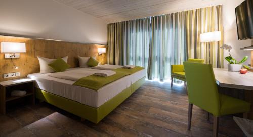 Nebringen Hotel | Explore OHO Rooms Herrenberg - Digital Access & Family Friendly