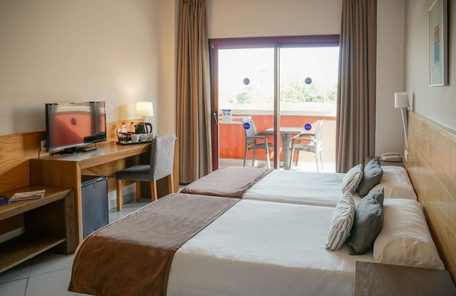 La Linea de la Concepcion Hotel | Relax at Ohtels Campo De Gibraltar with Pool & Spa Access