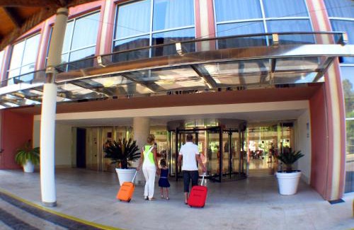 Islantilla Hotel | Relax at Ohtels Islantilla: 4-Star Oceanfront Retreat