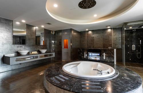 Xinying Hotel | Relax at OHYA Chain Boutique Motel-Xinying with Family-Friendly Perks
