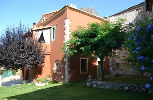 Skripero Apartment | Discover Oikia Petsalis: Family-Friendly Retreat in Corfu