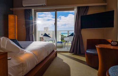 Chatan Hotel | Eco-Friendly Oile By Dsh Resorts with Pool & Ocean Views