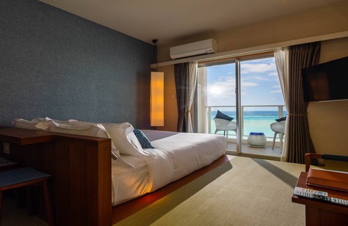 Chatan Hotel | Eco-Friendly Oile By Dsh Resorts with Pool & Ocean Views