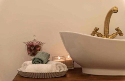 Vouni Bed & Breakfast | Relax at Oinou Strata - Adults Only with Hot Tub & Breakfast