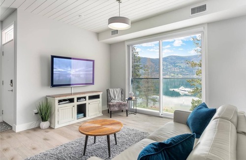 McKinley Condo | Okanagan Lake Front Condo: Guest Rated 10/10 with Ocean Views
