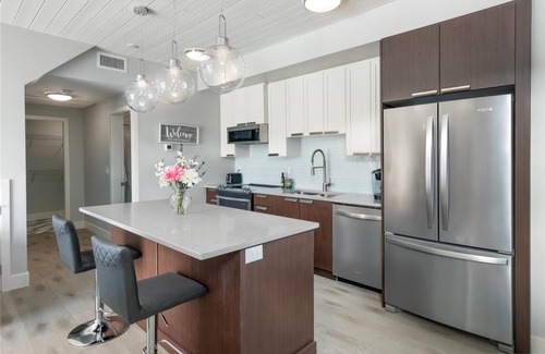 McKinley Condo | Okanagan Lake Front Condo: Guest Rated 10/10 with Ocean Views