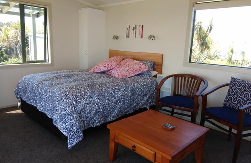 Cape Foulwind House | Escape to Okari Cottage: Beachfront Bliss Awaits You