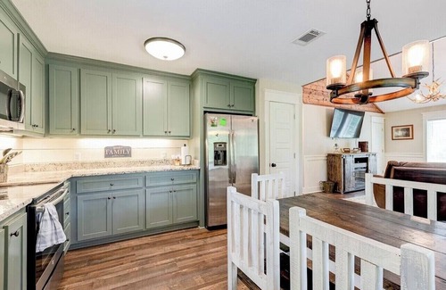 Collins Cabin | Okatoma River Cabin: Pet-Friendly Retreat with Great Amenities