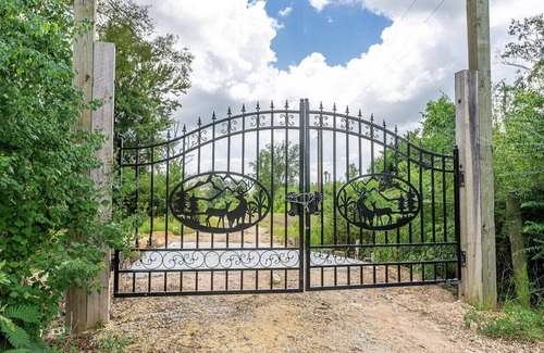 Collins Cabin | Okatoma River Cabin: Pet-Friendly Retreat with Great Amenities