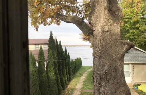 Okauchee House | Lakefront 3BR/2B Retreat with Boat Slip and Breakfast Included